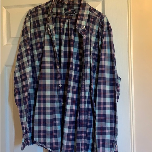 2x vineyard vines shirts - Picture 3 of 4